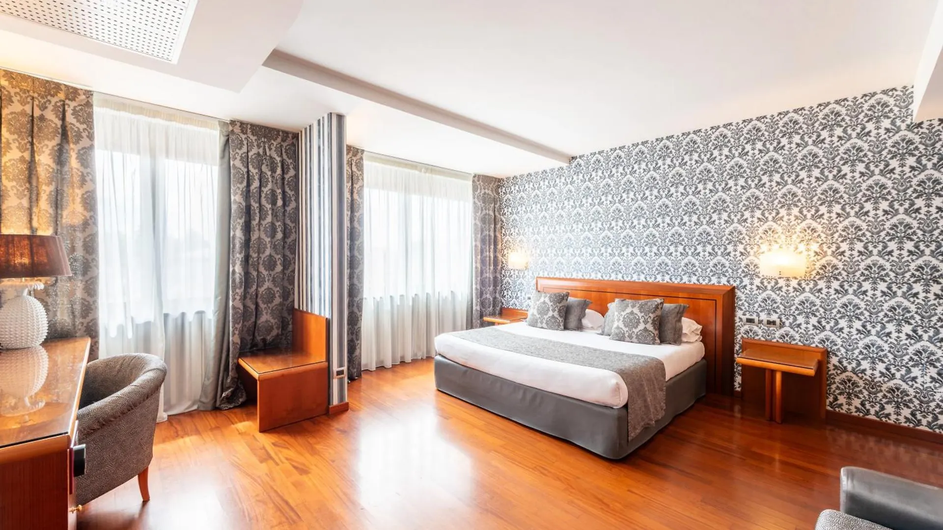 Hotel Palace Верона 4*,  Италия