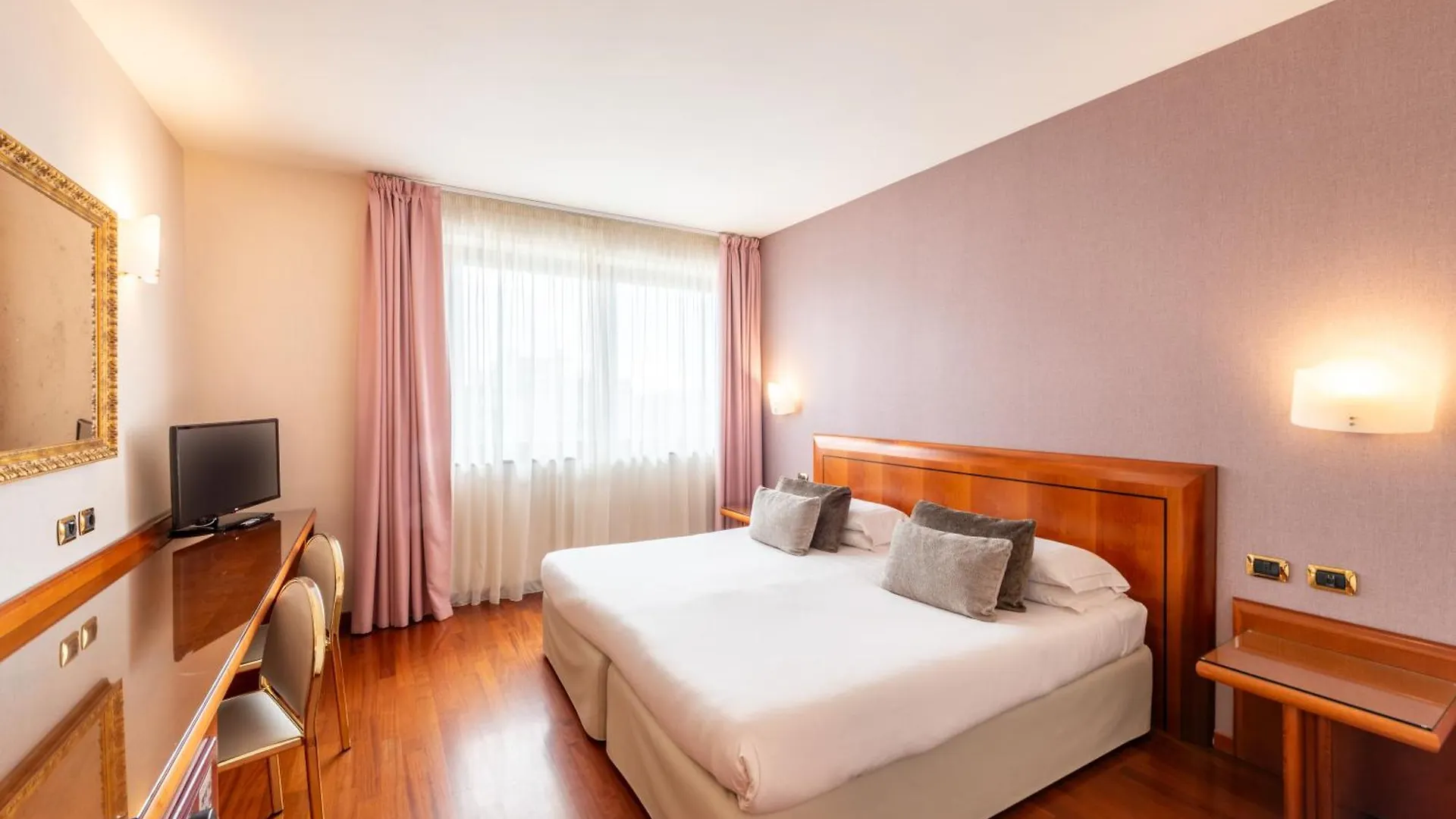 Hotel Palace Верона